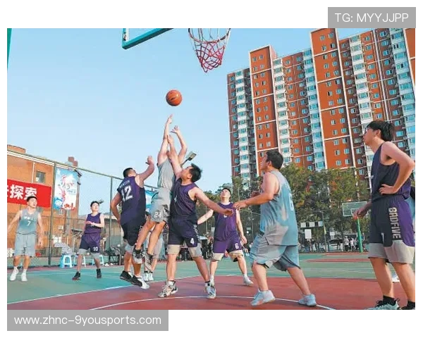 “成都滑轮赛场，年轻选手挑战历史，激烈角逐进行时”